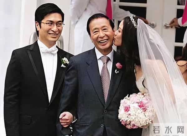 她14岁就长得“倾国倾城”,被富豪花7亿娶回家,8年生下4个娃