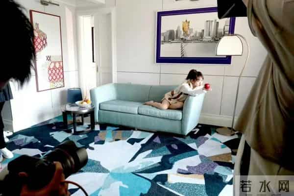 程潇光脚丫齐刘海写真，太清纯身材又棒