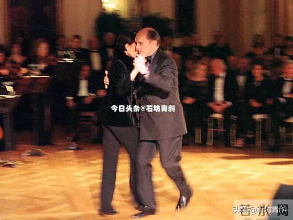 4次婚姻,1座奥斯卡,94岁硬汉为何最终为小41岁的她倾心?