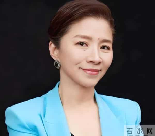 北京这一夜，秦海璐肿了，蒋欣瘦成皮包骨，却被66岁的她惊艳了