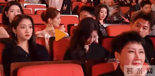 马思纯欧豪时隔7年再同框,男方活动上偷瞄女方,网友:希望复合