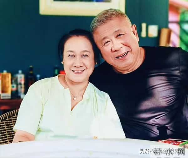 原来他俩是夫妻，被老婆领导了一辈子，68岁住大别墅却仍坚持拍戏