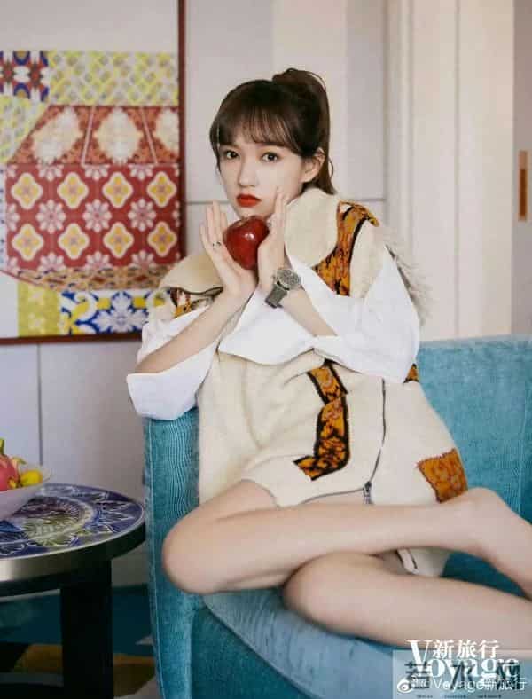 程潇光脚丫齐刘海写真，太清纯身材又棒