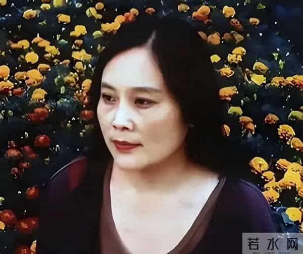 与张艺谋分手多年后,前配偶肖华坦言:在爱别人前,先学会爱自己