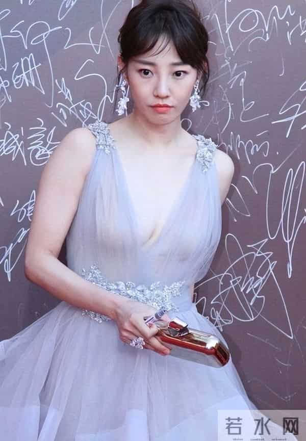 不忍了！白百何手撕王传君，被王家卫封杀的他，也学会花钱买特权