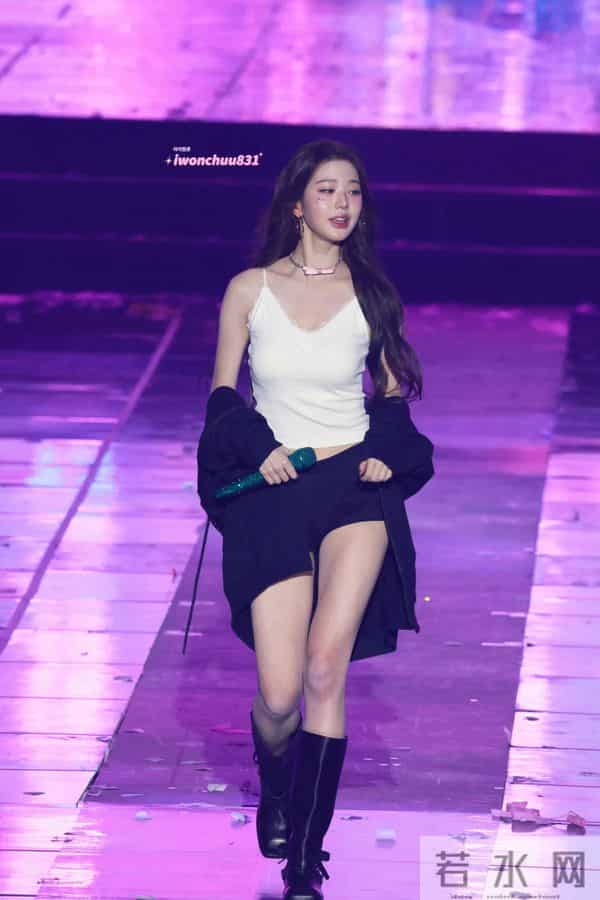 21岁张元英最新美照大胆的白色蕾丝内衣身材变得丰满了！