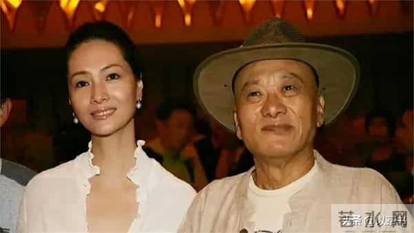 凌峰近况：和新老婆合照曝光，女方不是贺顺顺，80岁依旧宝刀未老