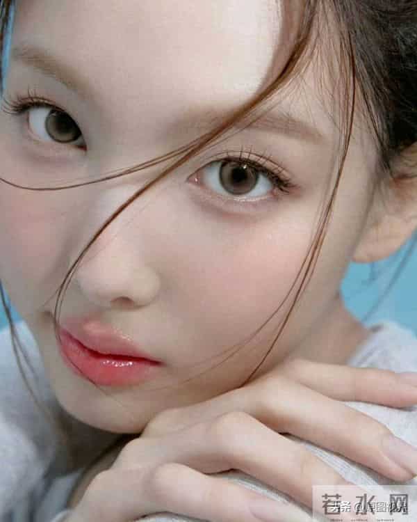 娜年今日——林娜琏时尚写真大图