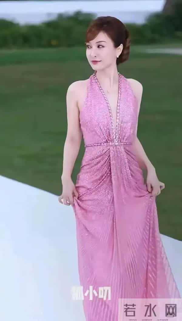 吴昕这容整得好成功 起码年轻了20岁 娇美红润的圆脸 美得像换了个