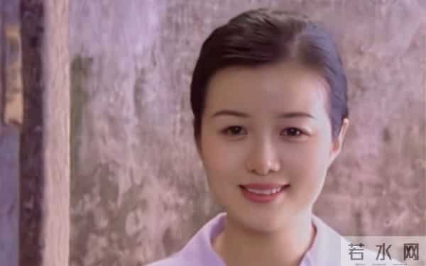 二婚嫁大13岁杜志国后，定居武汉素面朝天很自信，继子杜淳成心病