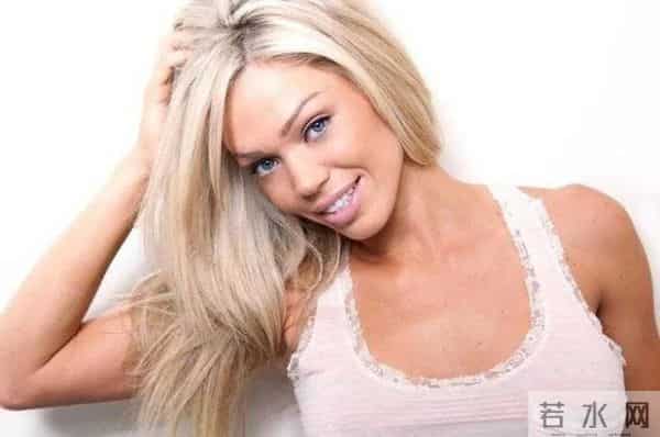 “惨文化”人物代表，昔日性感女神如今在街头捡垃圾