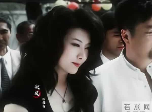 王静真是高大丰满的霸气御姐,独有的气质,丰韵犹存又明艳大气