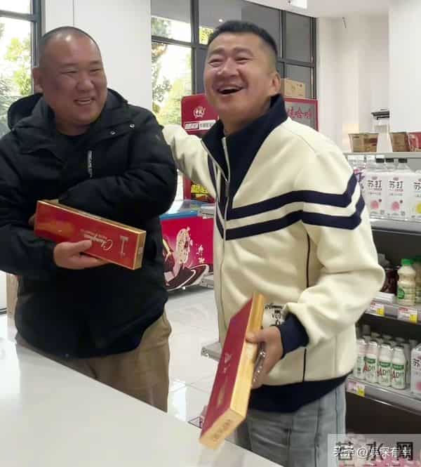 知名演员无戏可拍,已回老家摆摊挣钱,张颂文一句话揭开内娱真相