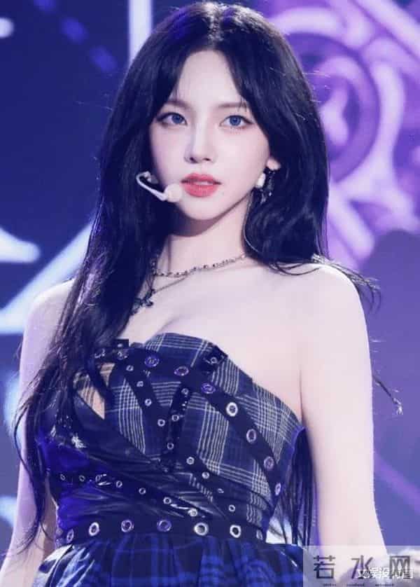 韩网热议：柳智敏必须化舞台妆才行，淡妆就成了普通人！