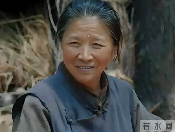 北京这一夜，秦海璐肿了，蒋欣瘦成皮包骨，却被66岁的她惊艳了