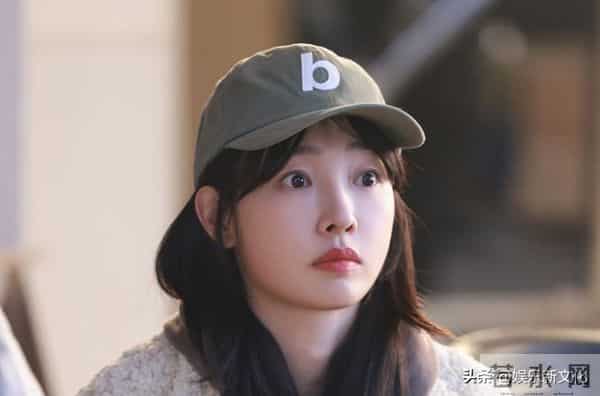 一天三瓜个个离谱:男星复出被举报,女星被曝同居!白百合开撕!