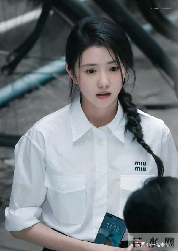 刘浩存绝美性感，气质封神惊艳瞬间