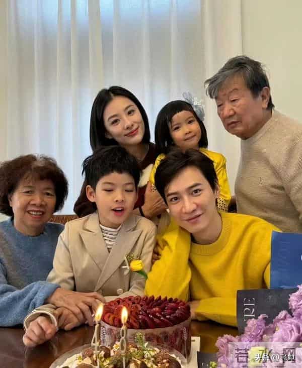 45岁的刘璇,保养的太好了!老公大她一岁 也是相当的帅气 太般配了