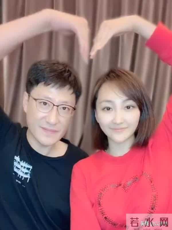 原来于震老婆是她，两人差13岁，婚后成家庭主妇被丈夫公婆宠成宝