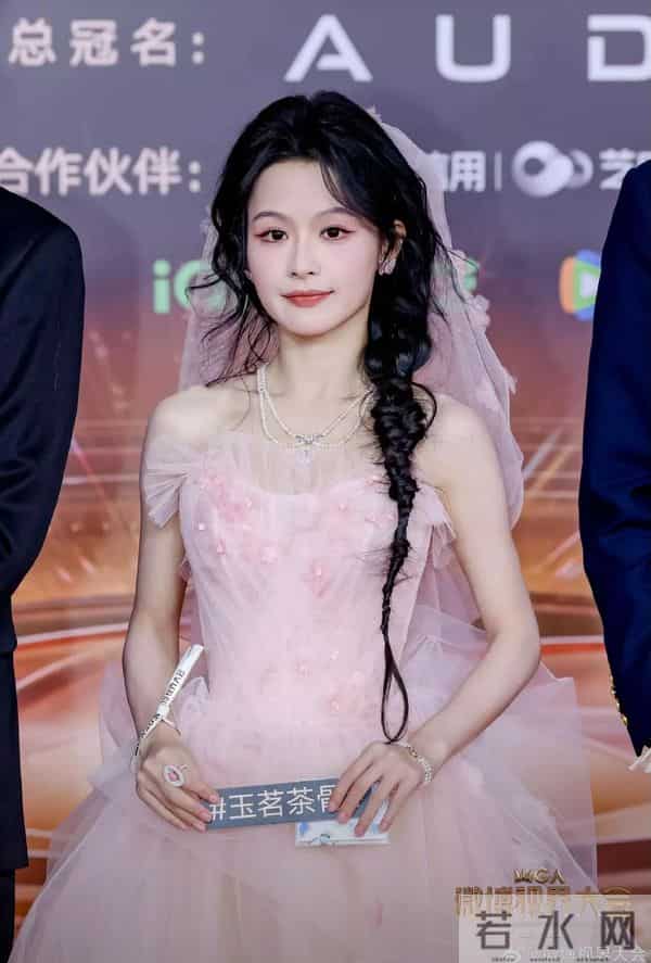 短剧顶流余茵碰瓷内娱顶流小花白鹿惹怒网友 半年撞3次 吃相太难看