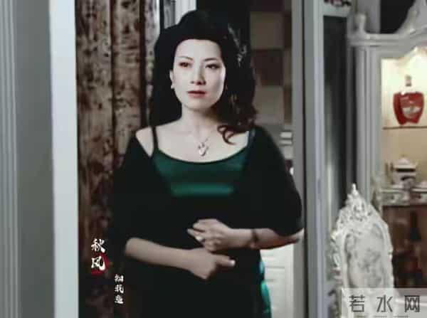 王静绝对是国内女演员中最媚最有气质的，有一种特有的高贵气质