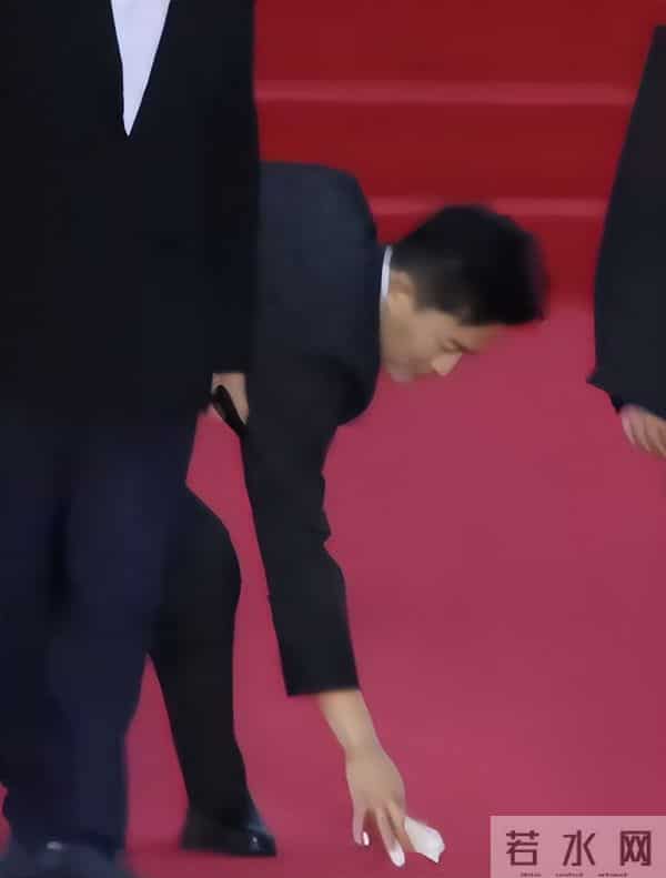 这一次,47岁的杨志刚,又给娱乐圈好好“上了一课”,范伟没说错