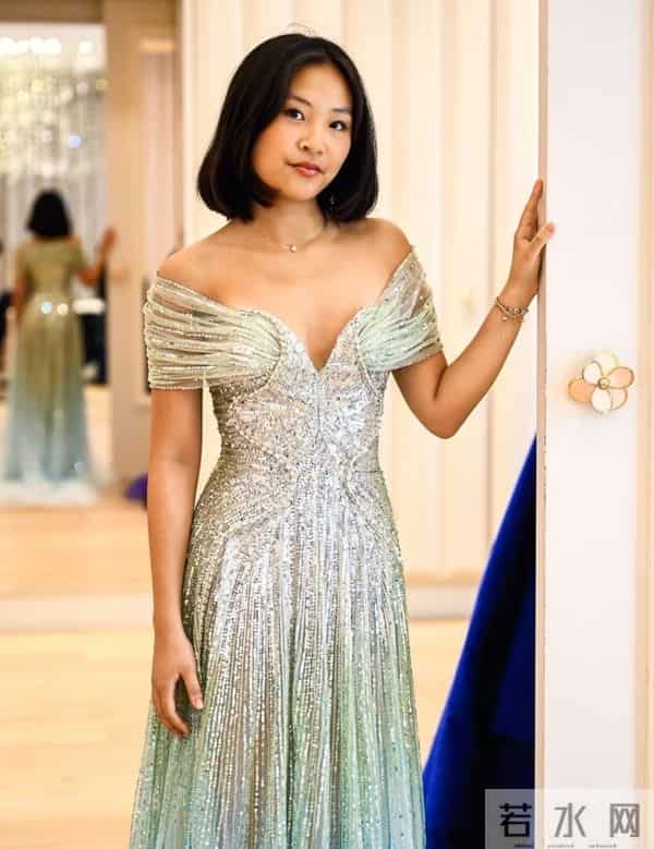 陈可辛吴君如19岁女儿参加巴黎名媛舞会，张艺谋女儿等人也参加过