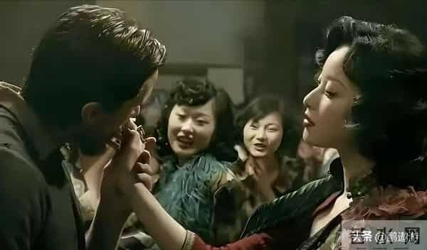 曾被张艺谋力捧,火后与富豪卷款61亿逃亡国外,现在的她过得如何