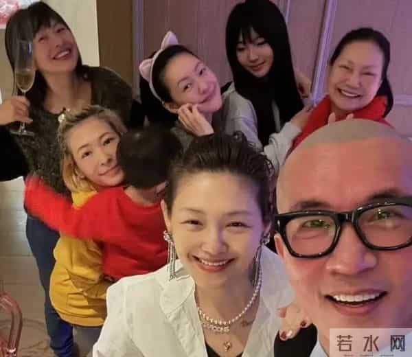 如果不开心，就去看台媒对汪小菲一家游成都的报道，我快笑趴了