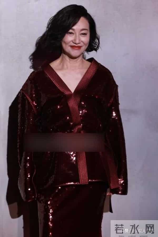 上海红毯：惠英红脸肿胀，蒋欣头包脸骨相绝，胡杏儿斜刘海显老