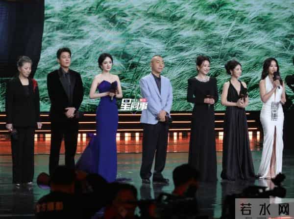 微博视界,蒋欣坐第二排C位,马伊琍靠边,多年女主角比不过配角