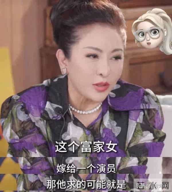 窦骁婚变风波后再现身，面容浮肿眼还小、颜值暴跌，左手仍戴婚戒