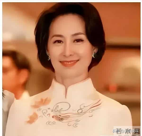 何超琼近况曝光，生图满头白发还有老年斑，和澳门大会判若两人