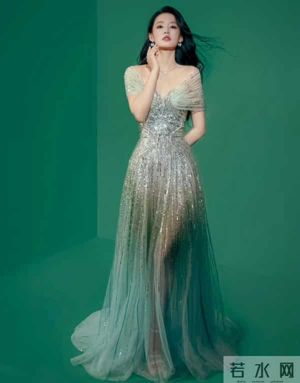 陈可辛吴君如19岁女儿参加巴黎名媛舞会，张艺谋女儿等人也参加过