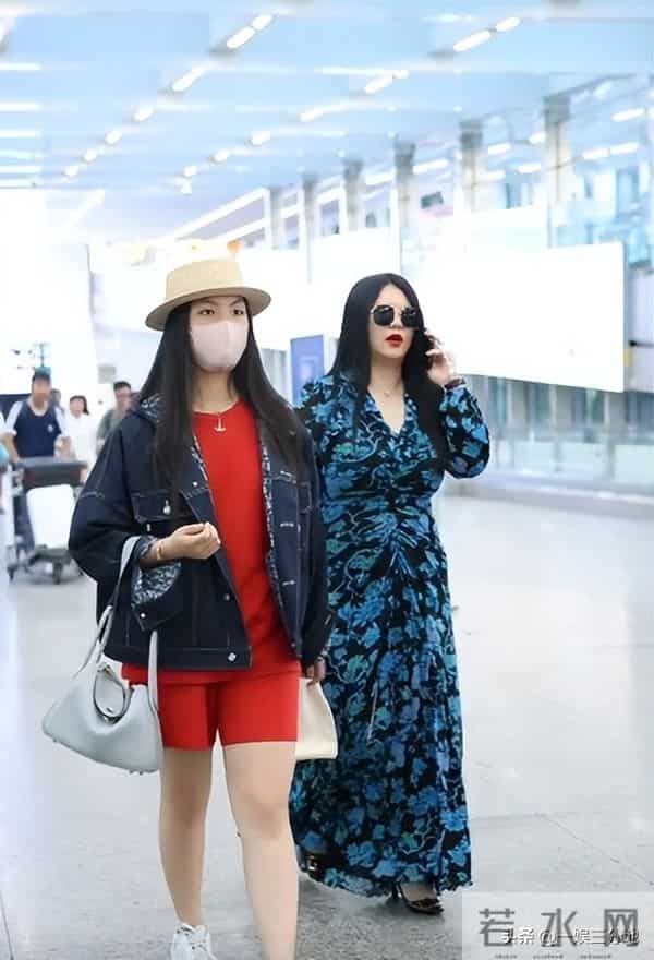 李湘胖到弯不下脖子，机场罕用便宜货，被人搭话她不理还嘲讽冷哼