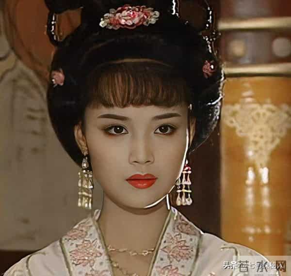 59岁茹萍的痛：女儿离婚，儿子大龄未婚，风光背后满是无奈