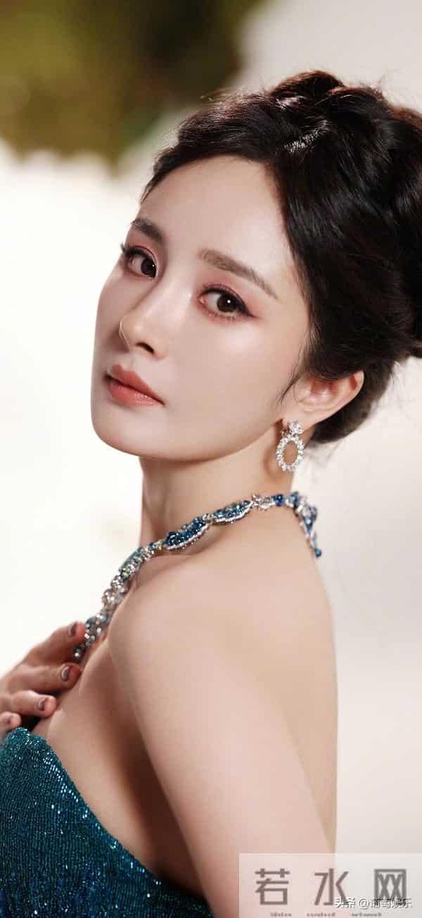 白鹿&杨幂 微博视界大会红毯造型太美了