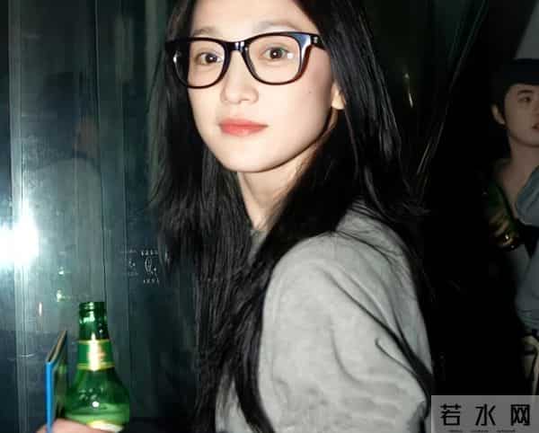 51岁周迅头发花白,一脸老态认不出,强大心态令人叹服!