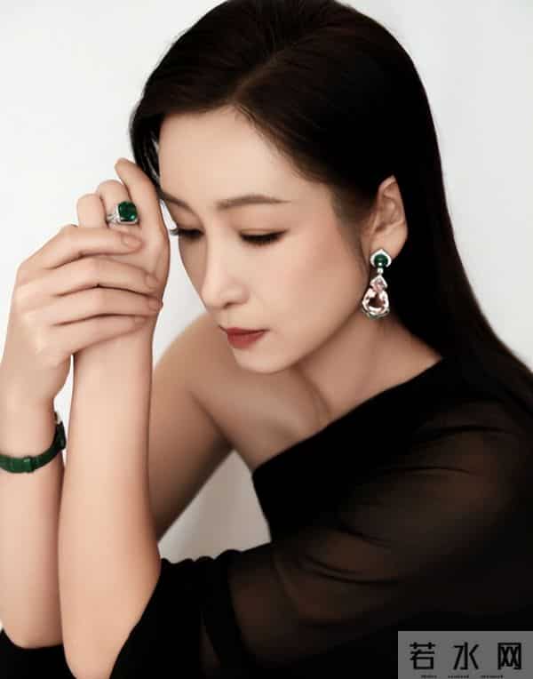 北京这一夜，秦海璐肿了，蒋欣瘦成皮包骨，却被66岁的她惊艳了