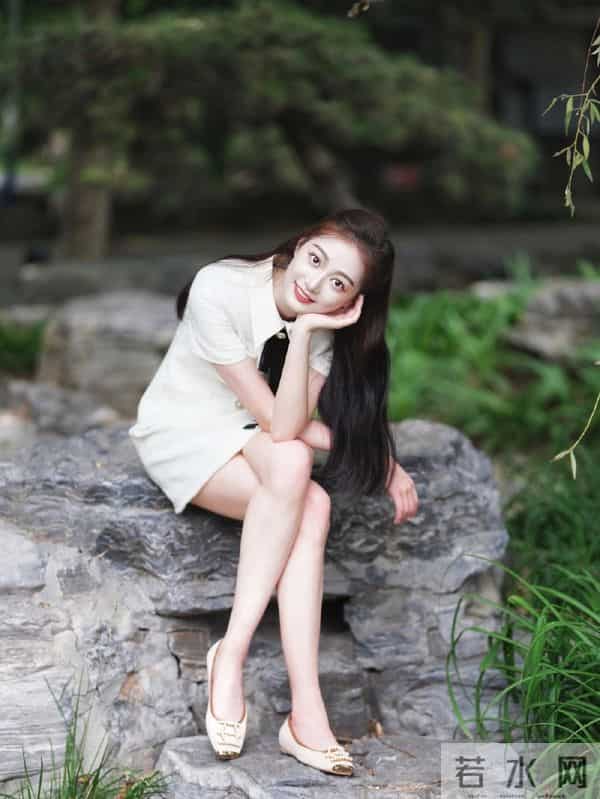 中传校花冯琳当主持人啦！不愧是最美领读员 这颜值不比明星差