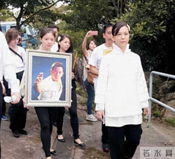 一天两大瓜,向太直播开怼王家卫,一代宗师骨灰被盗,个个离谱