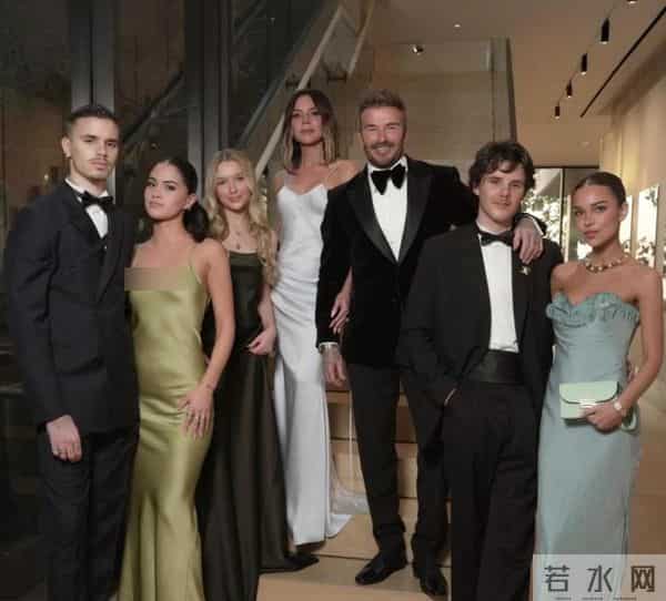 50岁贝克汉姆带妻儿领勋章,14岁小七好漂亮,布鲁克林依旧没露面