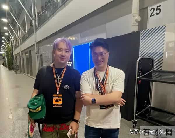 千亿阔太徐子淇老公李家诚当火炬手，她的反应超绝，果真御夫有术