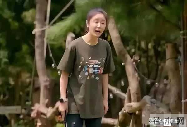 47岁林心如老到认不出！面部松弛憔悴沧桑，素颜打扮似农村大妈