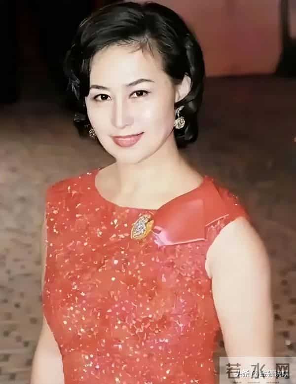 何超琼近况曝光，生图满头白发还有老年斑，和澳门大会判若两人