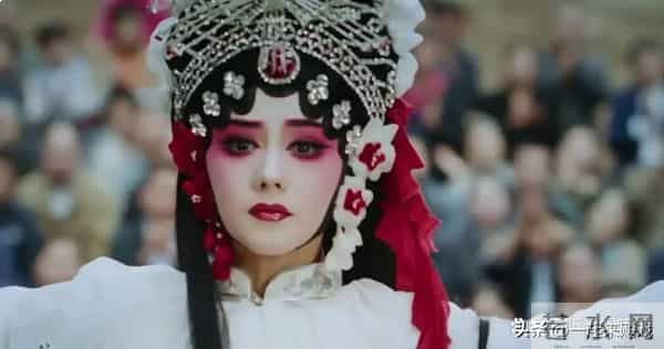 刘浩存绝美性感，气质封神惊艳瞬间