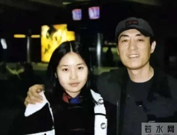 与张艺谋分手多年后,前配偶肖华坦言:在爱别人前,先学会爱自己