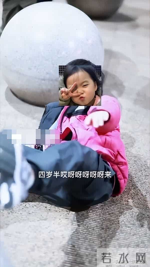 白百何一家回国,大儿子又黑又老,小儿子长相曝光眼小脸大不像她