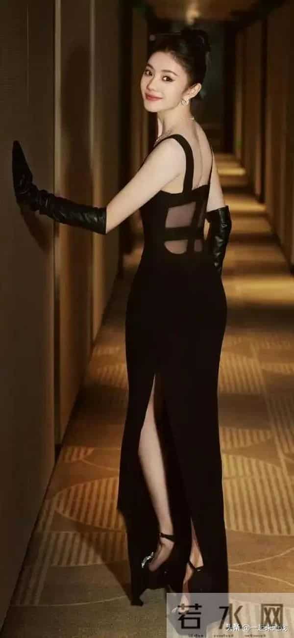 刘浩存绝美性感，气质封神惊艳瞬间