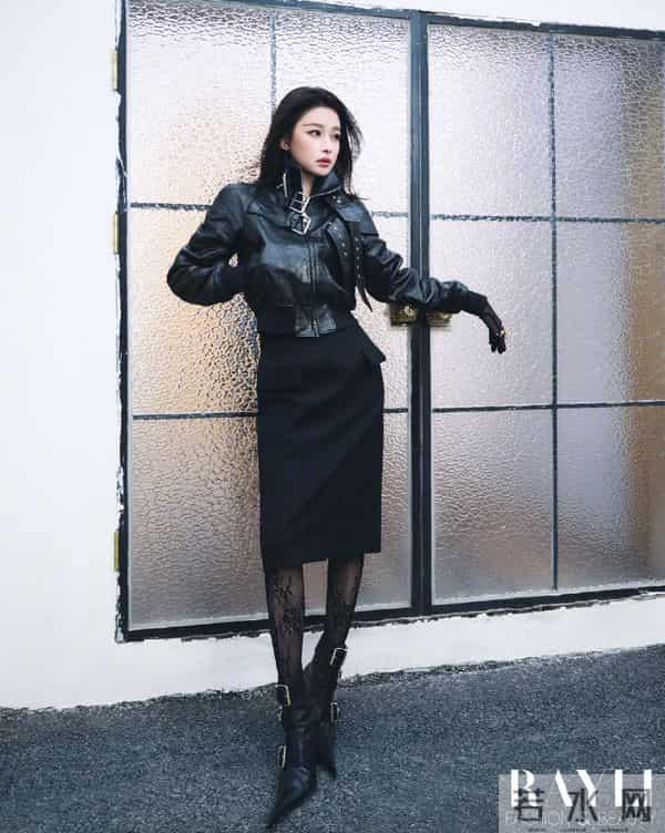 孙怡11月份封面写真，丝袜高跟穿搭个性又迷人
